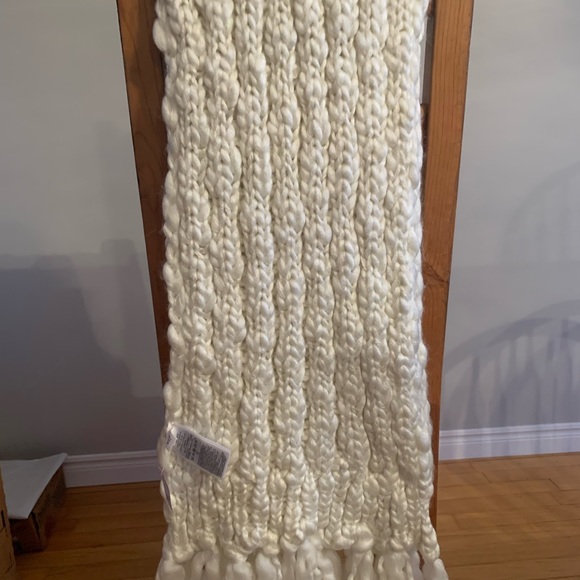 GAP Scarf - Picture 5 of 5